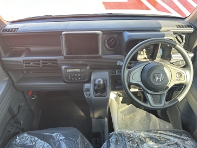 N-VAN(ホンダ)届出済未使用車 後席から見た前席