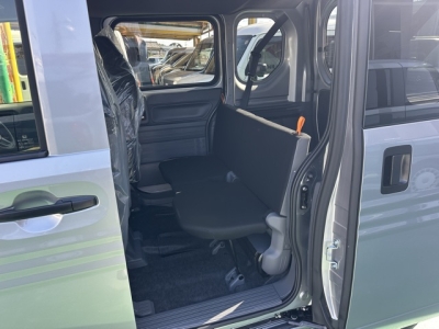 N-VAN(ホンダ)届出済未使用車 後席内装