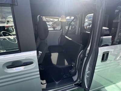 N-VAN e(ホンダ)中古車 後席内装