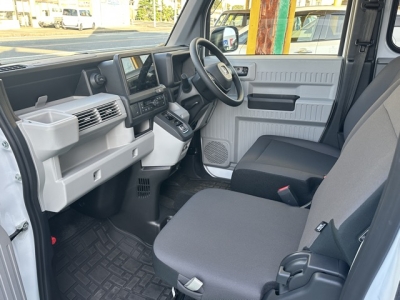 N-VAN e(ホンダ)中古車 前席内装