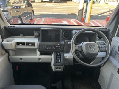 N-VAN e(ホンダ)中古車 後席から見た前席