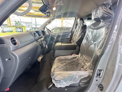 キャラバン(ニッサン)登録済未使用車 前席内装