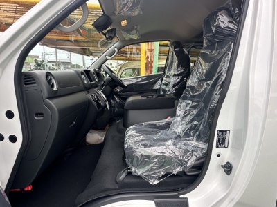 キャラバン(ニッサン)登録済未使用車 前席内装