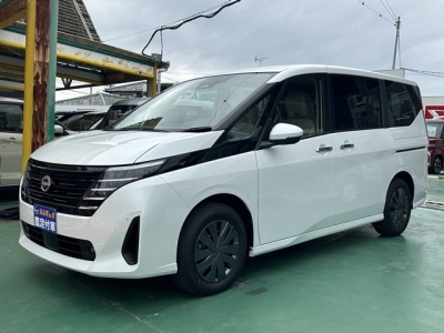 セレナ(ニッサン)登録済未使用車 前方