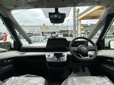 セレナ(ニッサン)登録済未使用車 内外装写真