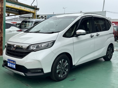 フリード+(ホンダ)中古車 前方
