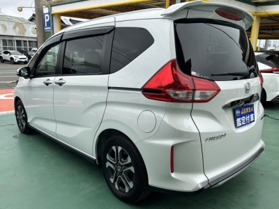 フリード+(ホンダ)中古車 後方