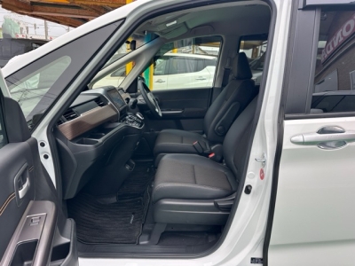 フリード+(ホンダ)中古車 前席内装