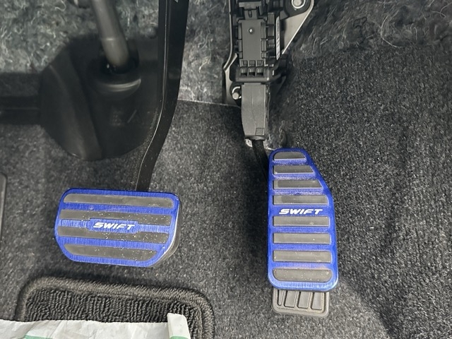 スイフト(スズキ)中古車 13