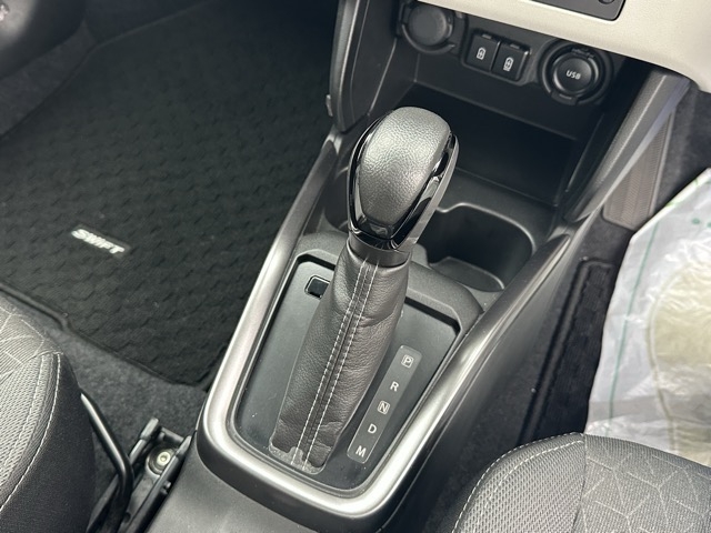 スイフト(スズキ)中古車 17