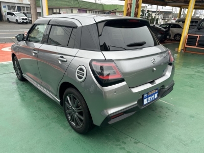 新型スイフト(スズキ)中古車 後方