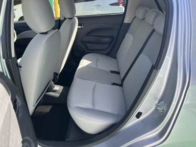 ミラージュ(三菱)中古車 後席内装
