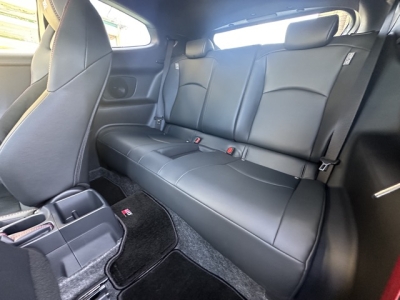 GRヤリス(トヨタ)中古車 後席内装
