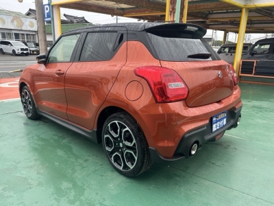 スイフトスポーツ(スズキ)登録済未使用車 後方