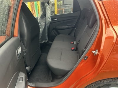 スイフトスポーツ(スズキ)登録済未使用車 後席内装