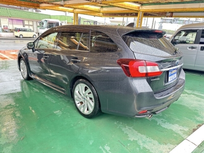 レヴォーグ(スバル)中古車 後方