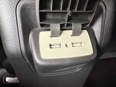 レヴォーグ(スバル)中古車 内外装写真