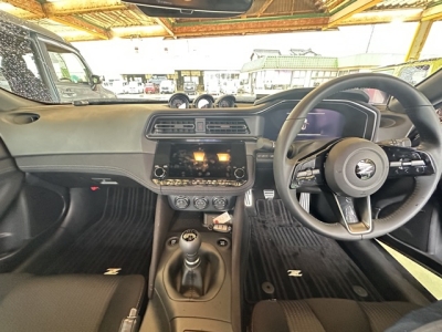 フェアレディZ(ニッサン)中古車 後席内装