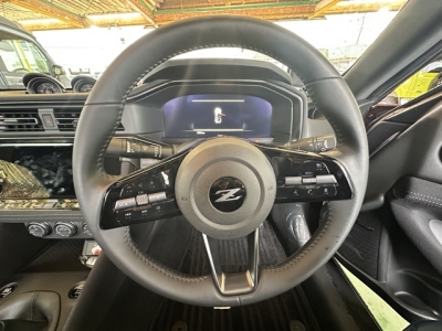 フェアレディZ(ニッサン)中古車 後席から見た前席