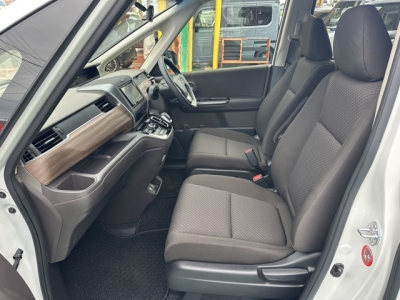 フリード(ホンダ)中古車 前席内装