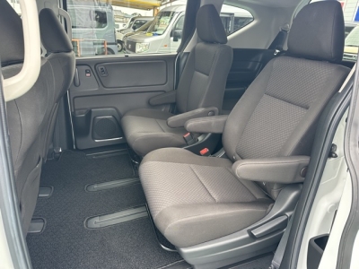 フリード(ホンダ)中古車 後席内装