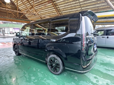 ステップワゴン(ホンダ)登録済未使用車 後方