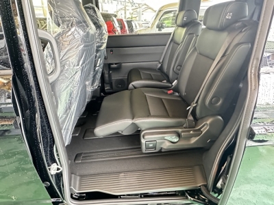 ステップワゴン(ホンダ)登録済未使用車 後席から見た前席
