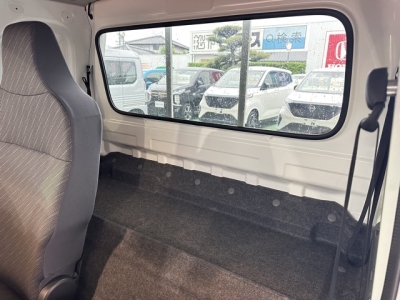 キャリートラック(スズキ)中古車 後席から見た前席