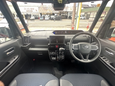 タントカスタム(ダイハツ)中古車 後席から見た前席
