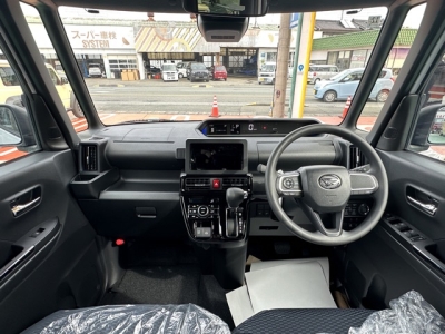 タントカスタム(ダイハツ)届出済未使用車 後席から見た前席