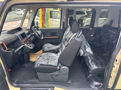 タントファンクロス(ダイハツ)届出済未使用車 後席内装