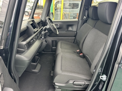 新型N-BOX(ホンダ)届出済未使用車 前席内装
