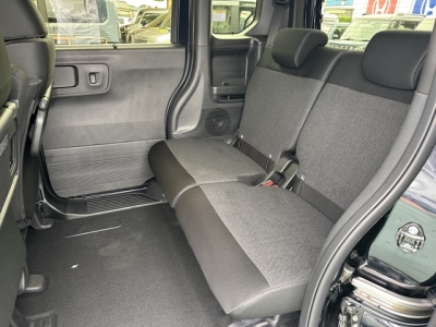 新型N-BOX(ホンダ)届出済未使用車 後席内装