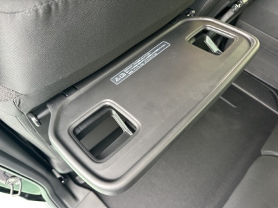 新型N-BOX(ホンダ)届出済未使用車 後席から見た前席