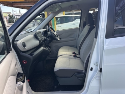 デイズ(ニッサン)中古車 前席内装
