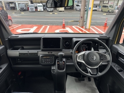 N-VAN(ホンダ)届出済未使用車 後席から見た前席