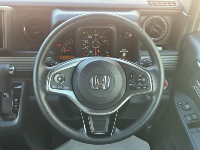 N-VAN(ホンダ)届出済未使用車 後席から見た前席