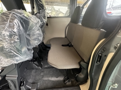 N-VAN e(ホンダ)届出済未使用車 後席から見た前席