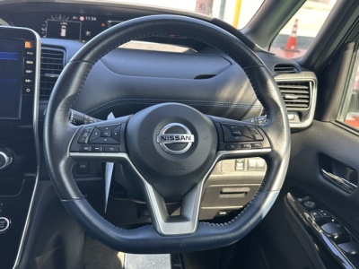 セレナ(ニッサン)中古車 内外装写真他２