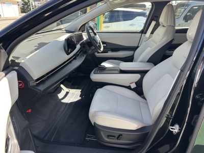 アリア(ニッサン)中古車 前席内装