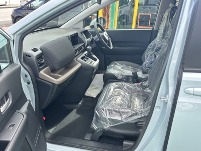 新型フリード(ホンダ)登録済未使用車 前席内装