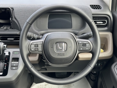 新型フリード(ホンダ)登録済未使用車 内外装写真他