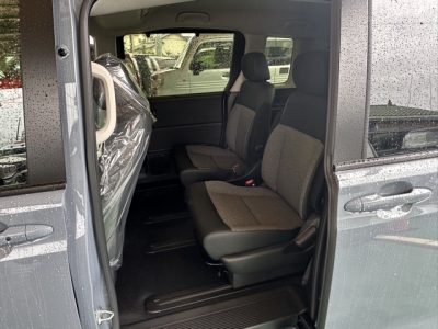 新型フリード(ホンダ)登録済未使用車 後席内装