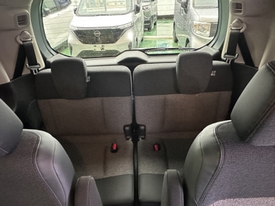 新型フリード(ホンダ)登録済未使用車 後席から見た前席