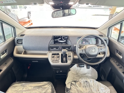 新型フリード(ホンダ)登録済未使用車 内外装写真