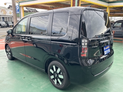 新型フリード(ホンダ)登録済未使用車 後方