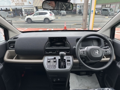 新型フリード(ホンダ)登録済未使用車 内外装写真