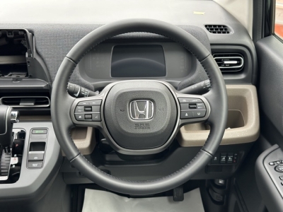 新型フリード(ホンダ)登録済未使用車 内外装写真他