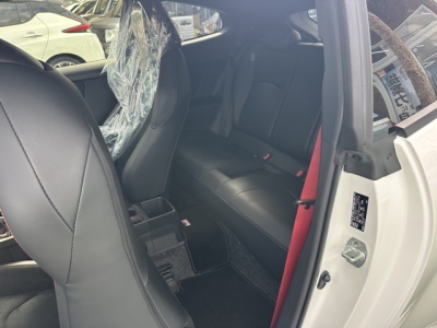 GRヤリス(トヨタ)中古車 後席内装