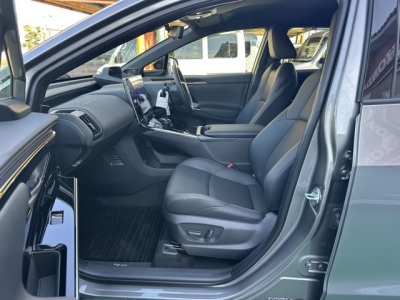 bZ4X(トヨタ)中古車 前席内装